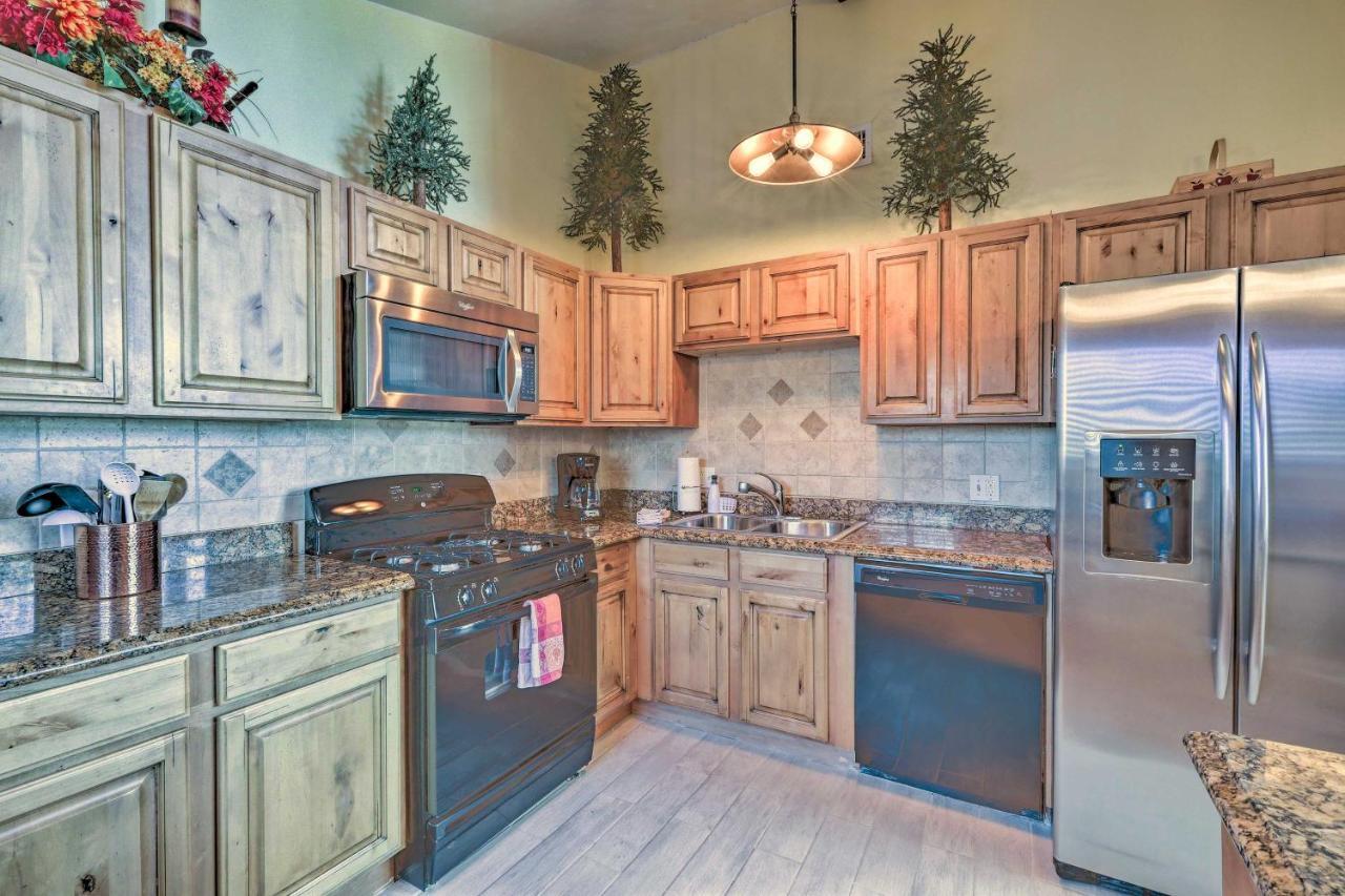 Flagstaff Townhome - Walk To Country Club And Pools! Exterior photo